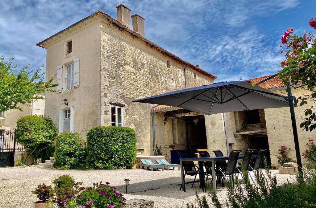 Tusson Bed & Breakfast | Maison Dix Tusson