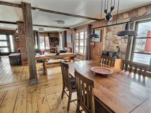 Lac-Megantic House | Maison du lac
