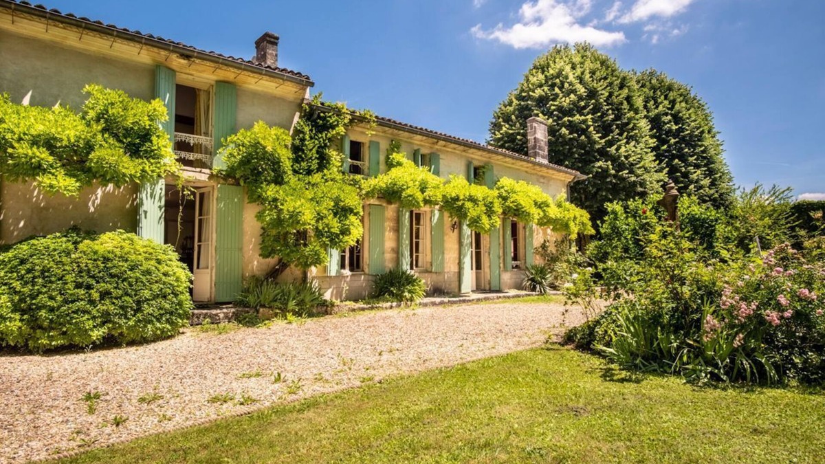Lussac Villa | Maison Du Vins - Six Bedroom Villa, Sleeps 12