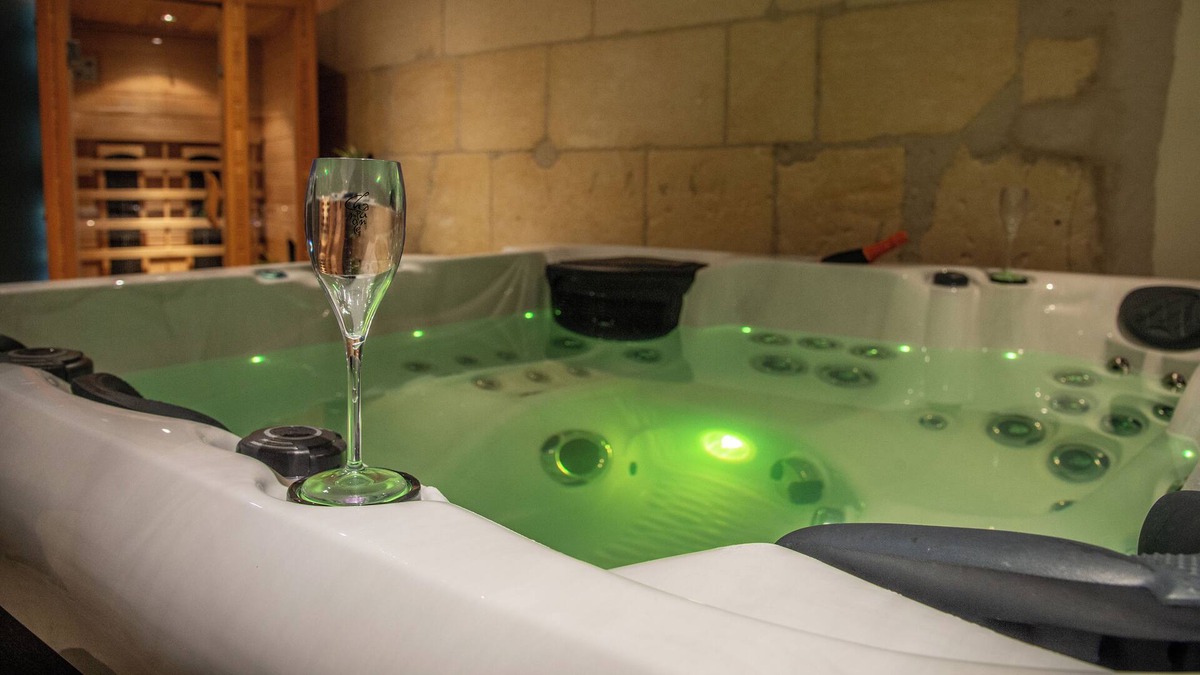 Courville Villa | Maison en Champagne Avec Jacuzzi et Sauna, Proches de Reims
