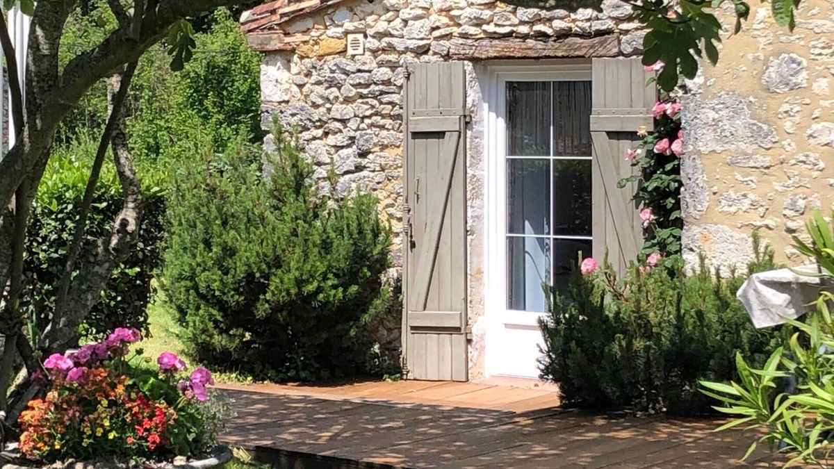 Lolme House | Maison en Pierre Avec 2 Chambres et 2 Salles de Bain Avec Piscine
