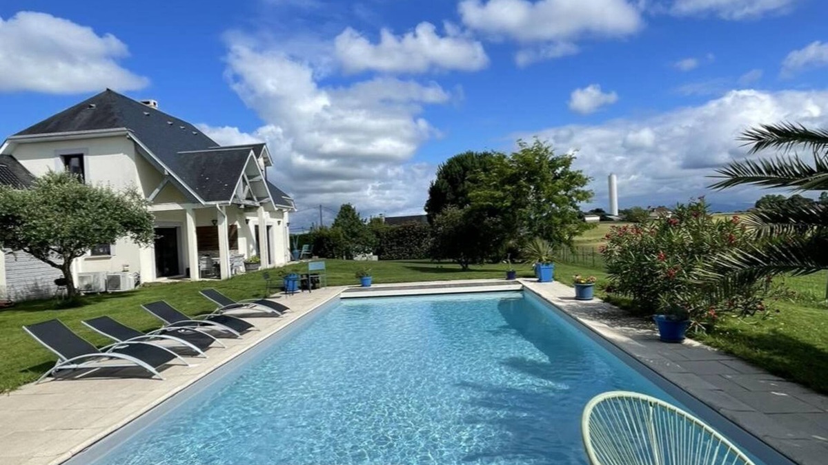 Ogenne-Camptort Villa | Maison Familiale Avec Piscine Entre Mer et Montagne