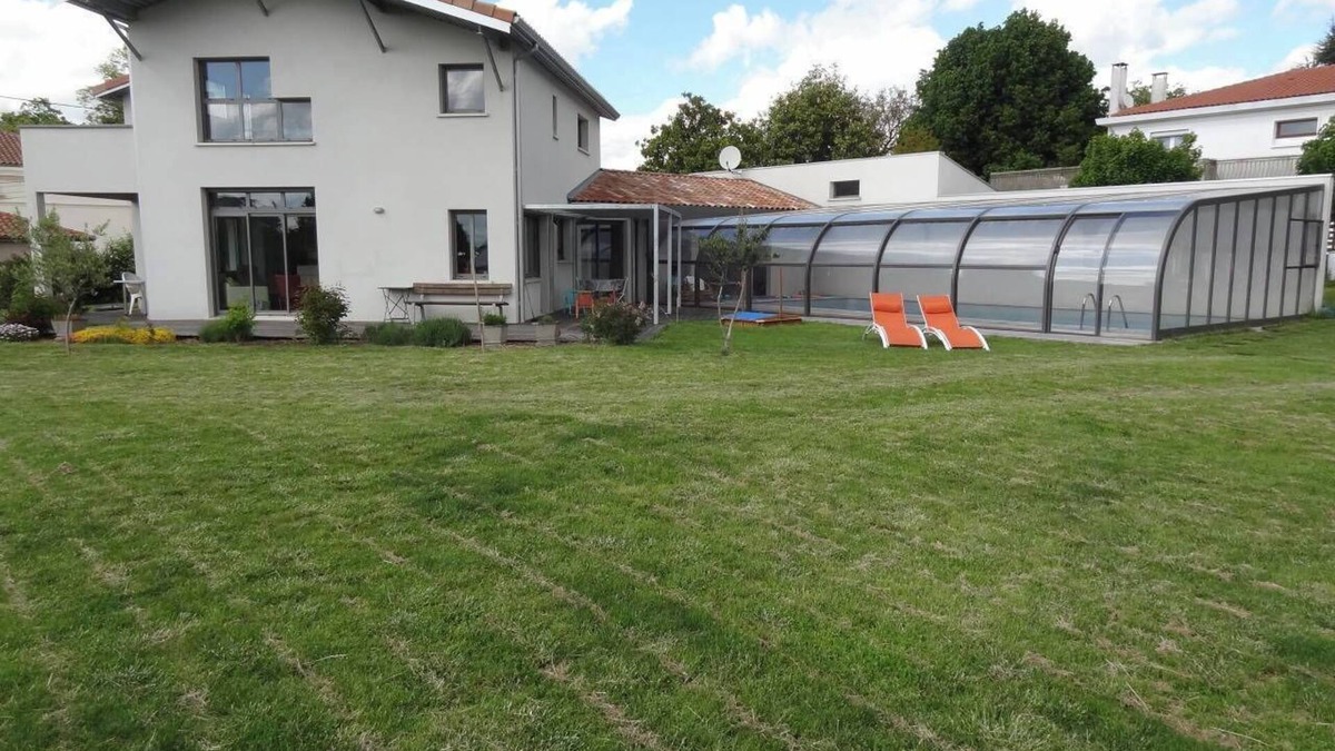 Odars House | Maison Familiale, Avec Grande Piscine Couverte