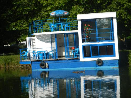 Cuisery Boat Rental | Maison flottante sur la seille