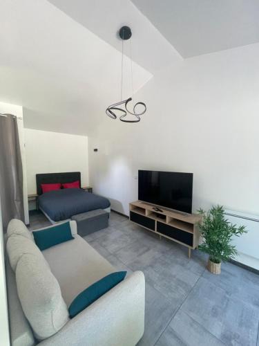 Saint-Georges-des-Coteaux House | Maison avec grand espace en hauteur