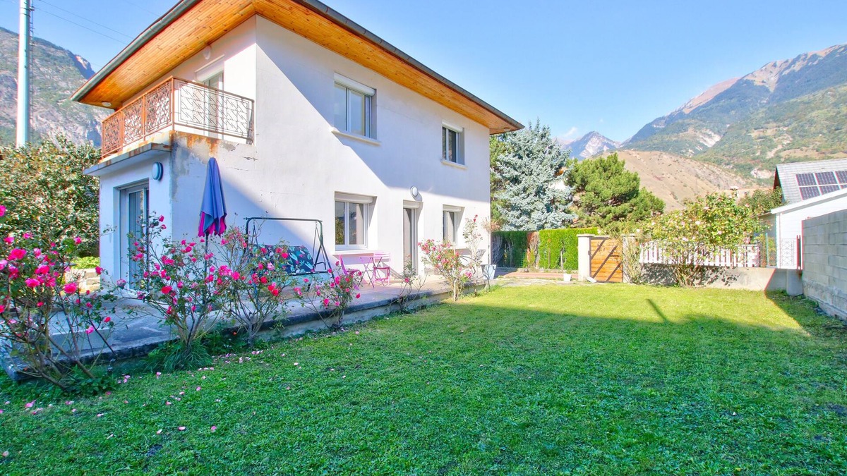 Saint-Jean-de-Maurienne House | Maison Individuelle de 120m² Avec Jardin