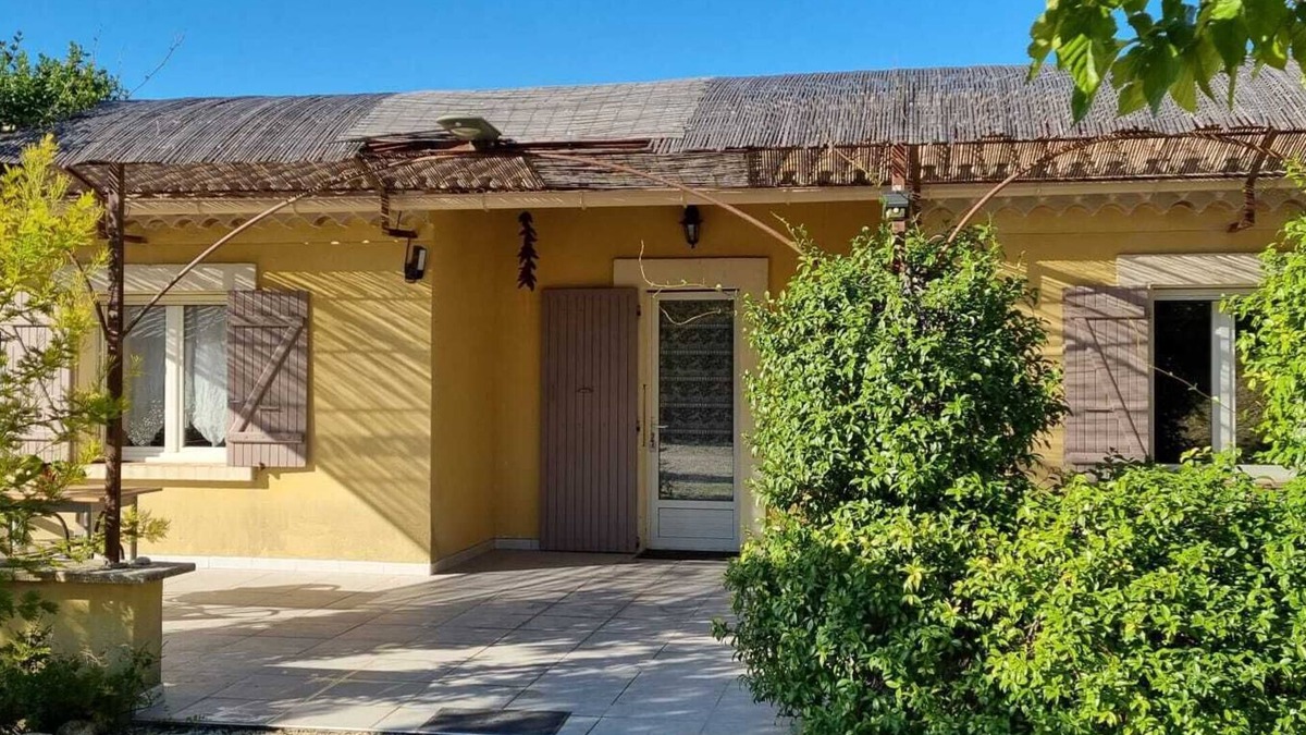 Saint-Roman-de-Malegarde House | Maison de Campagne Avec Piscine Privée!