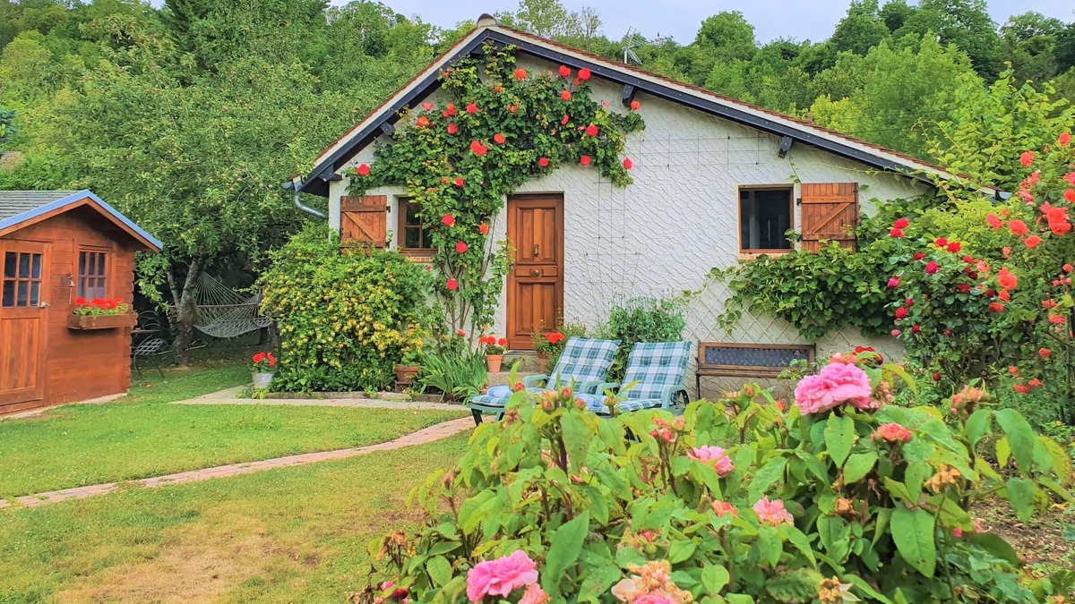 Sainte-Genevieve-les-Gasny Apartment | MAISON/STUDIO 70KM ouest Paris (près GIVERNY) calme. SPECIAL WEEKLY PRICE