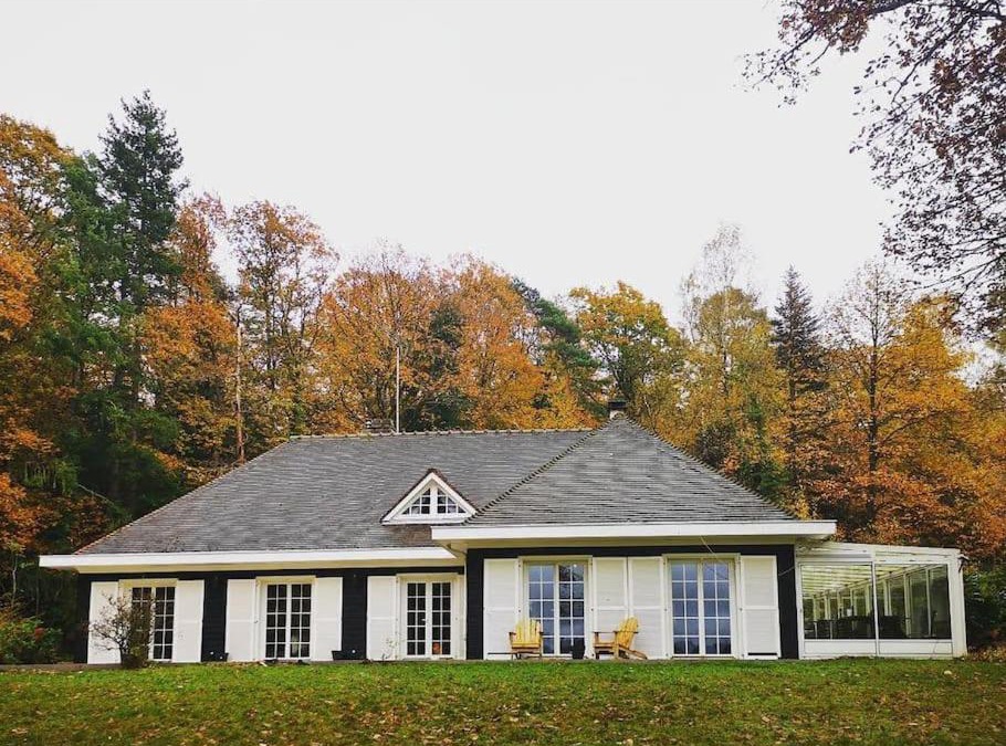 Tourville-sur-Pont-Audemer House | Maison Canadienne dans la forêt