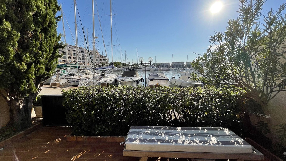 Port Cogolin House | Maison Golfe de Saint-Tropez, feet in the water
