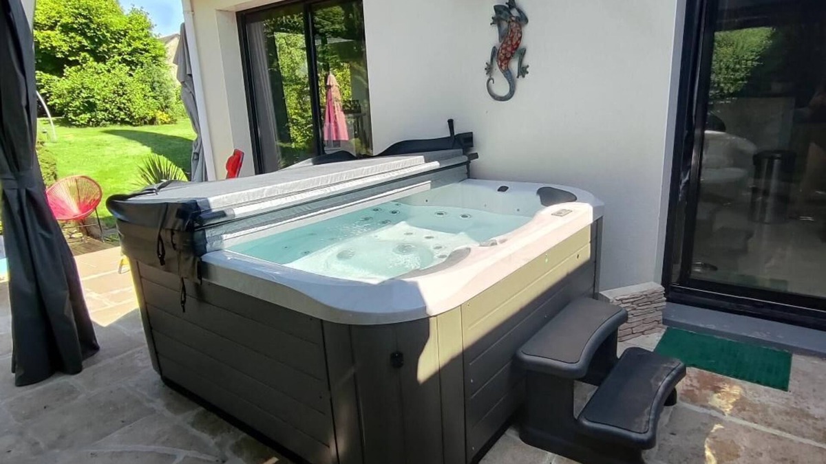 Savenay House | Maison Jacuzzi