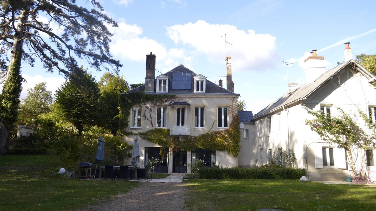 Saint-Jean-le-Blanc House | Maison l'Amérique welcome you to one of their rooms, Dogs are also welcomed