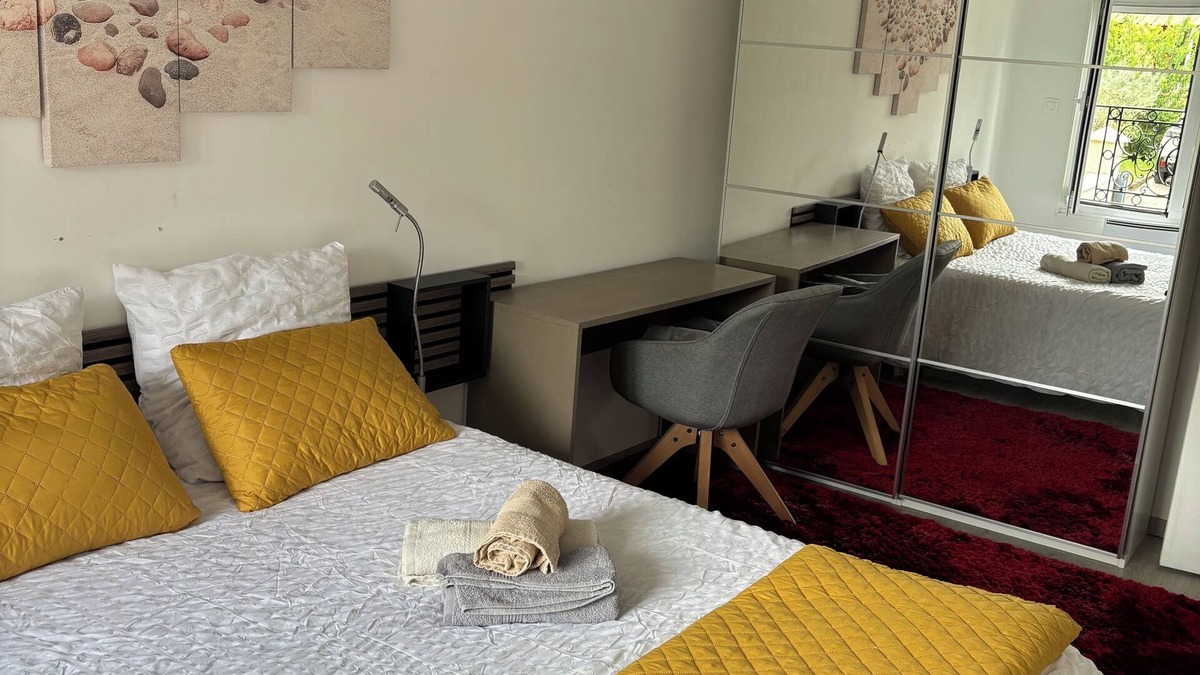 Plateau - Mont-Valerien Villa | Maison L'Olivier with private parking space
