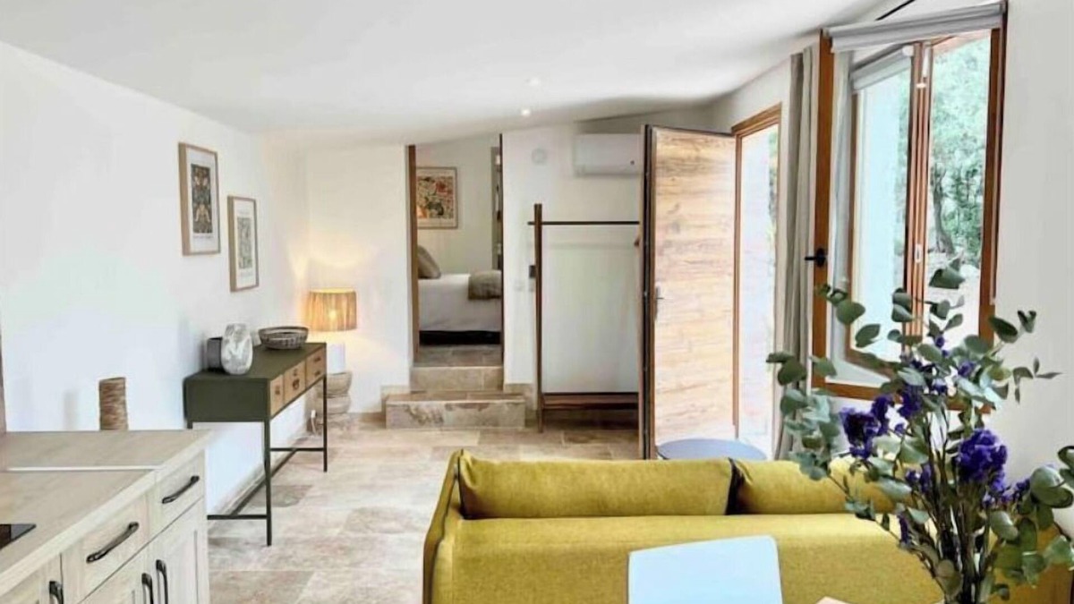 Fons-sur-Lussan Villa | Maison La Hulotte