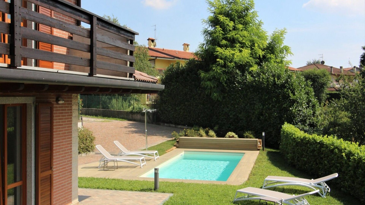 Ponteranica Villa | MAISON LA VALLETTA VILLA WITH POOL BERGAMO