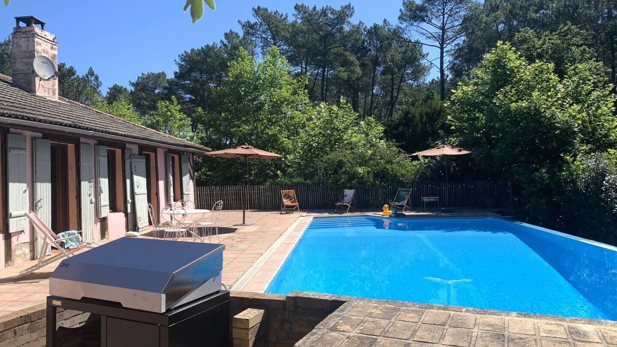 Ychoux Villa | Maison Landaise sleeps 12 max* swimming pool tennis bowling green near lakes & ocean
