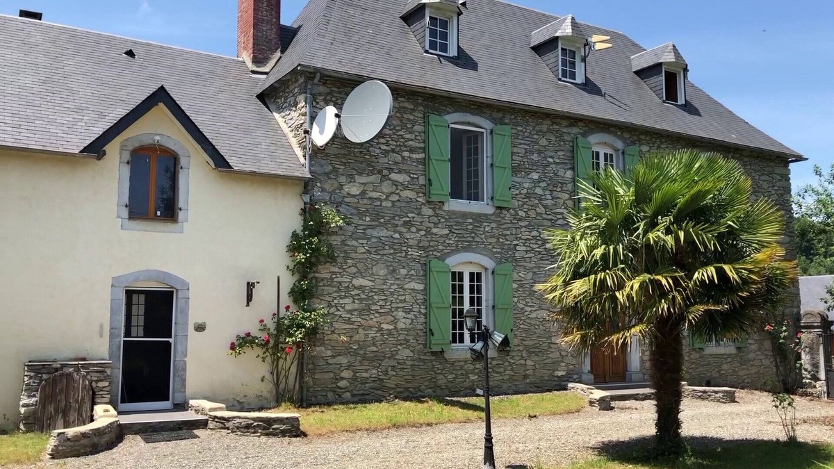 Mazouau Villa | Maison Maître Villa Your Holiday Rental With Large Pool and Garden Mountain View