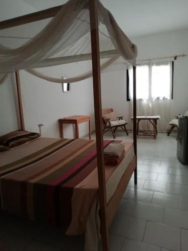 Mbour House | Maison Manour Chambre espacée et climatisée