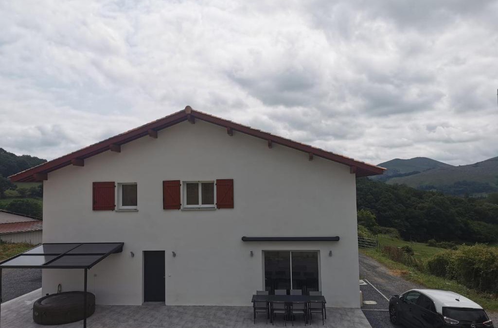 Saint-Esteben House | Maison mitoyenne au cœur du Pays Basque