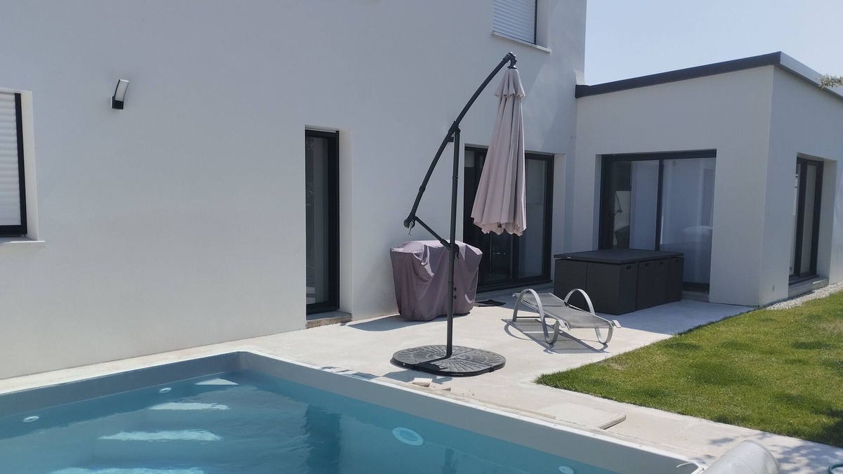 Plescop House | Maison Neuve Avec Piscine
