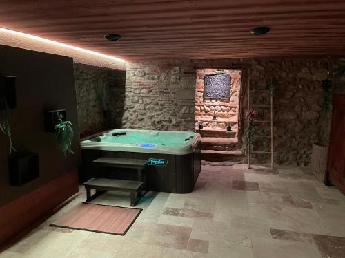 Perouges House | Maison Pérouges spa