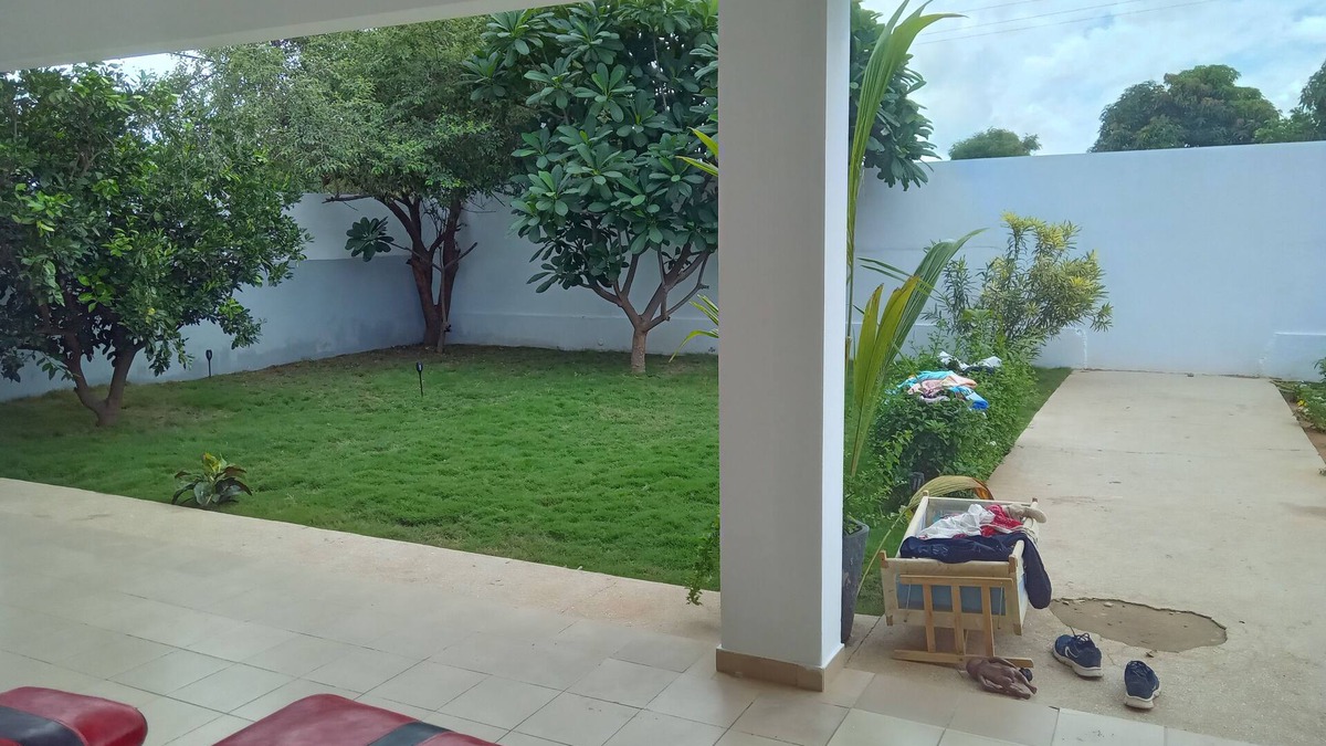 Ngaring House | Maison Paisible Avec Arbres Fruitier et Gazon Naturel