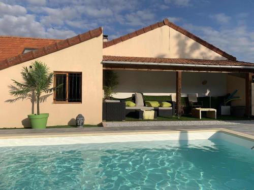 Saint-Germain-des-Fosses House | Maison Piscine et Jacuzzi