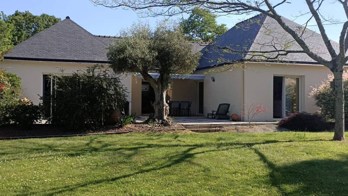 Camors House | Maison Plain Pied Avec Grand Jardin Paysager
