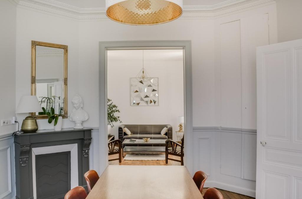 Robert-Espagne House | Maison Qui s'y frotte s'y pique