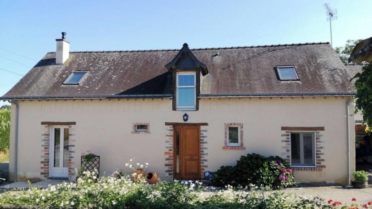 Marigne-Peuton House | Maison Rénovée Avec Goût au Cœur du Bocage Mayennais