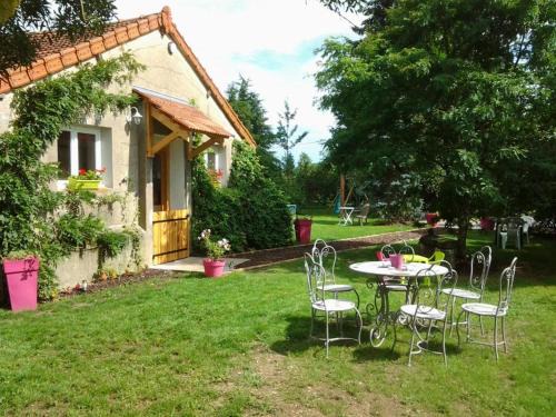 Avermes House | Maison rénovée avec parc, piscine partagée et activités pour enfants - Draps et linge offerts - FR-1-489-324