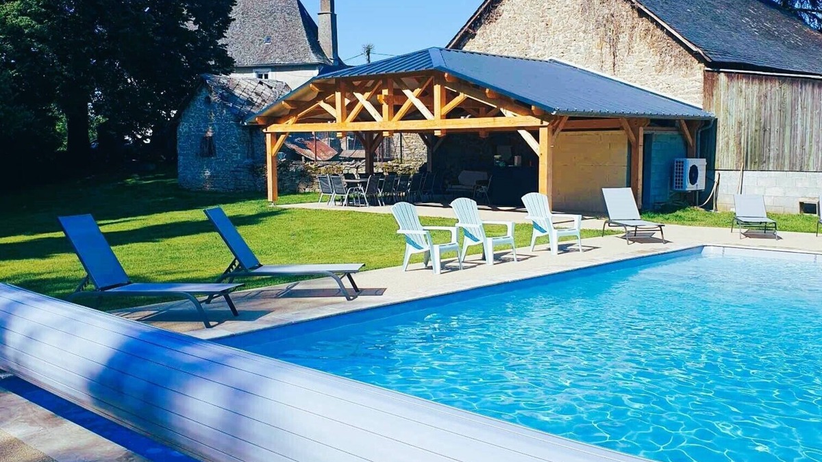 Estivaux House | Maison Rénovée Avec Terrasse + Parc Avec Piscine Chauffée et Terrasse Couverte