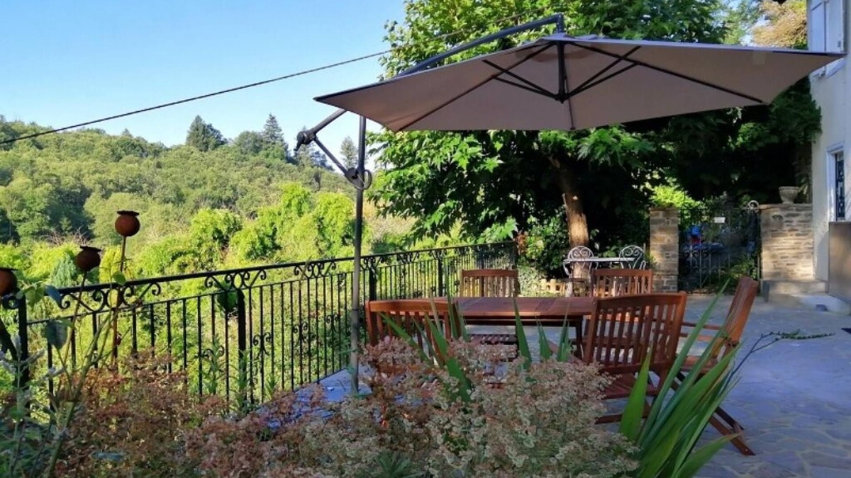 Segur-le-Chateau House | Maison Rocher | Memorable Views in the heart of the beautiful countryside