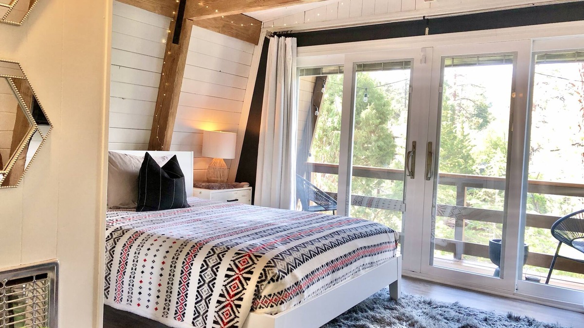 Moonridge Cabin | Maison Solange Boho Modern Cabin in Moonridge w/hot tub, Near resorts golf zoo