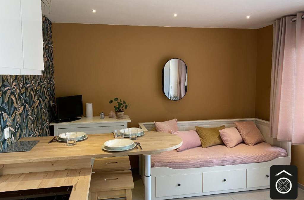 Anstaing House | Maison Souche