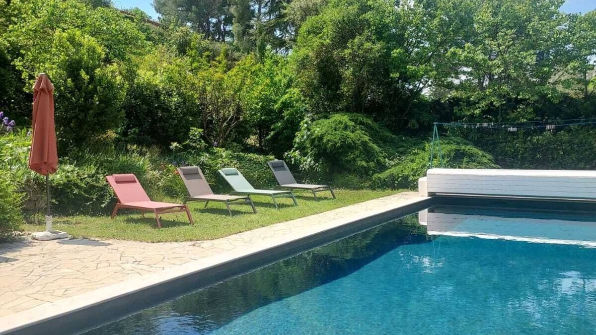 Villevieille House | Maison spacieuse avec piscine et grand jardin