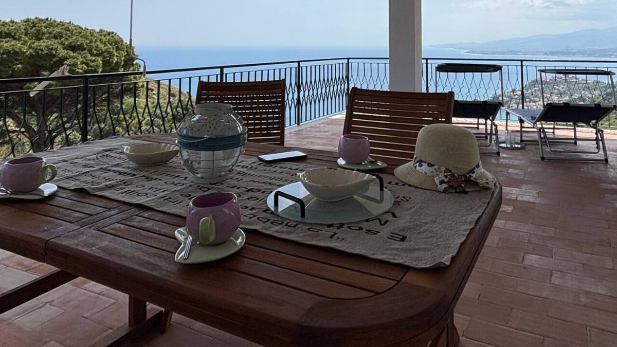 Copanello Apartment | Maison Stalettì between sky, sea and prickly pears