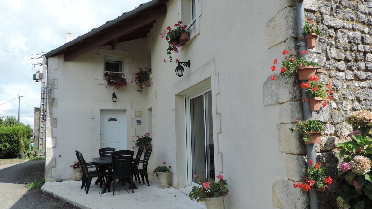 Jazennes House | Maison sur Propriété Viticole, Avec Piscine Chauffée