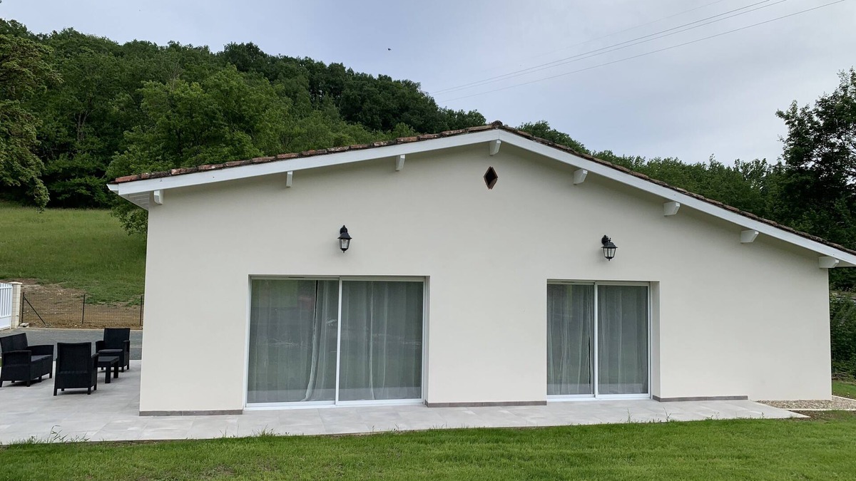 Saint-Romain-le-Noble House | Maison t3 70m2 et 50m2 de Terrasse Dans un Écrin de Verdure