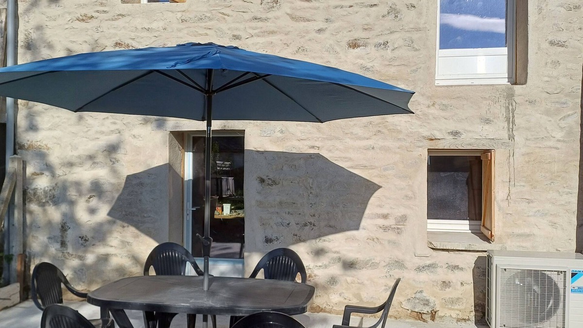 Pionsat House | Maison ,terrain Clos. Chiens . Ancv.wi-fi. Parking. 5 Minutes des Commerces