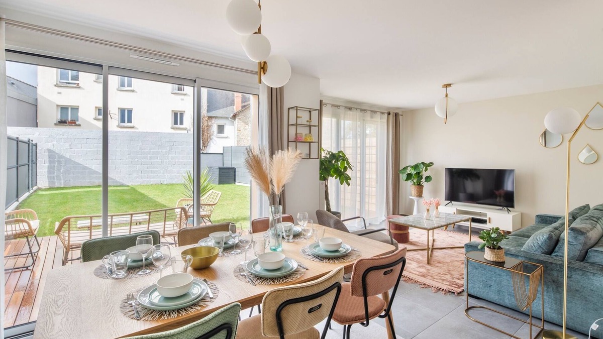La Madeleine House | Maison Twin Sister - Five Bedroom House, Sleeps 10