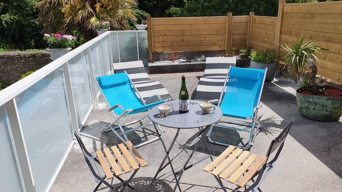 Treffiagat House | Maison typique pour 4 personnes, jardin clos et fleuri, proche plage