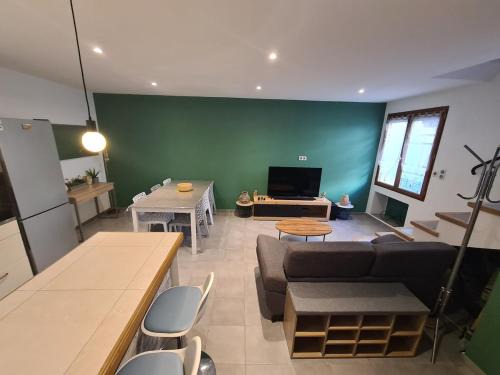 Serignan House | Maison village
