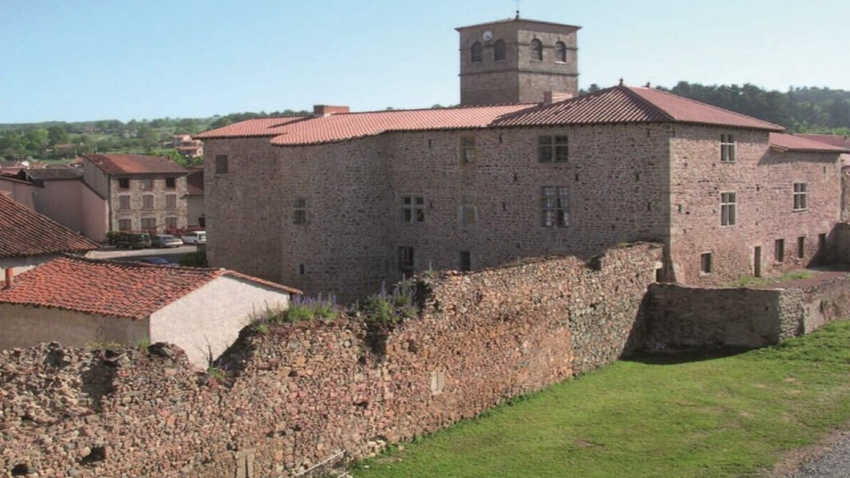 Pouilly-les-Feurs House | Maisonclos de murs campagne