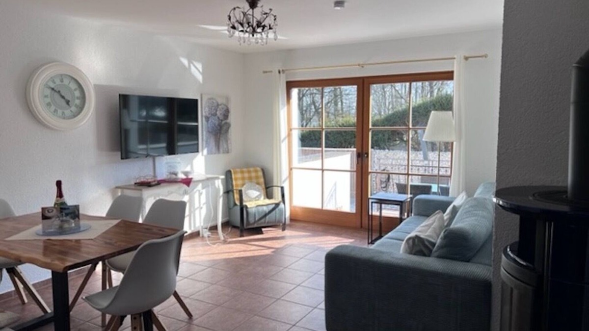 Bad Saarow Apartment | Maisonette apt. No. 2, rosemary, wood-burning stove, sauna, bathing area at the lake 50 meters away
