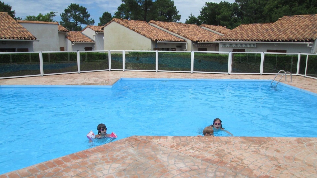 Les Mathes Resort | Maisonette shaded garden, with swimming pool, ideal couple and 2 children