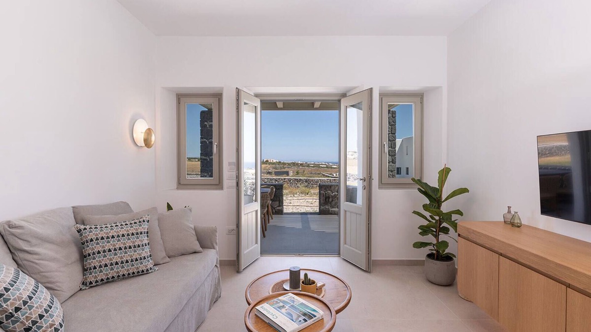 Kamari Apartment | Maisonette Style Apartment