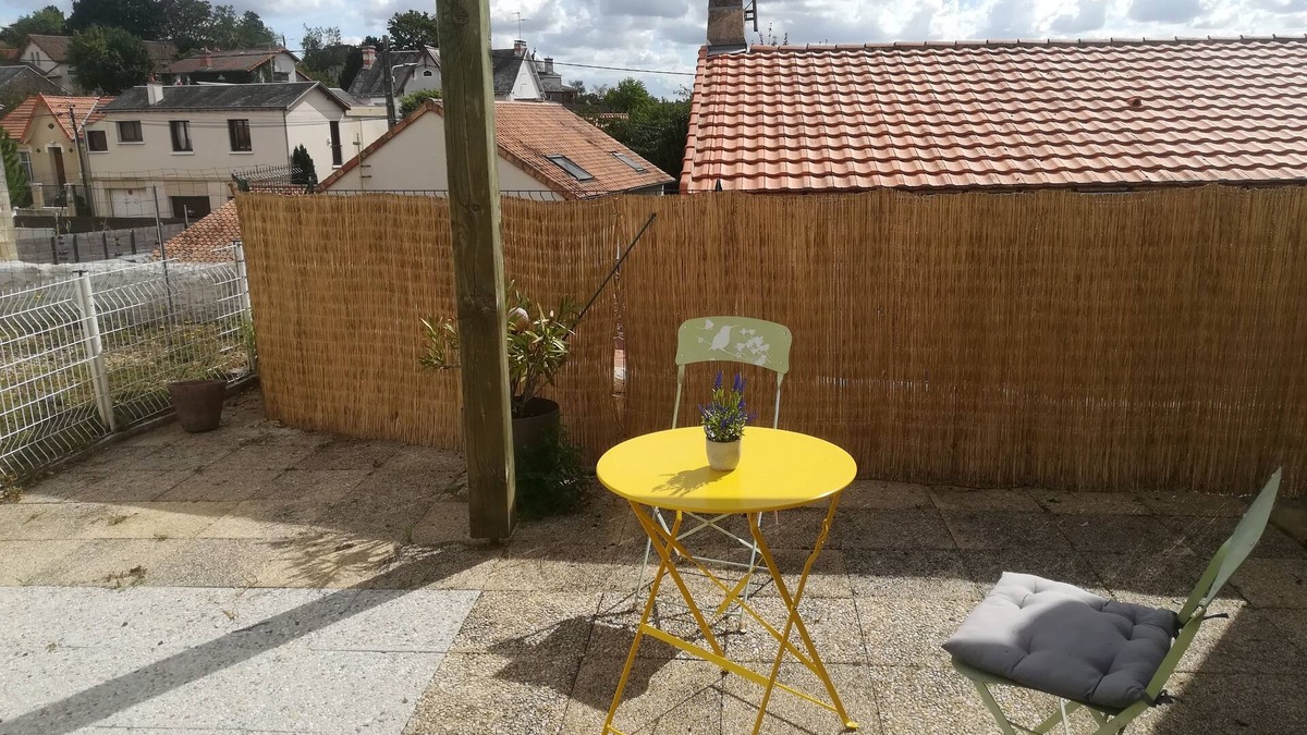 Buxerolles Apartment | Maisonette with 2 terraces 10 minutes from the station