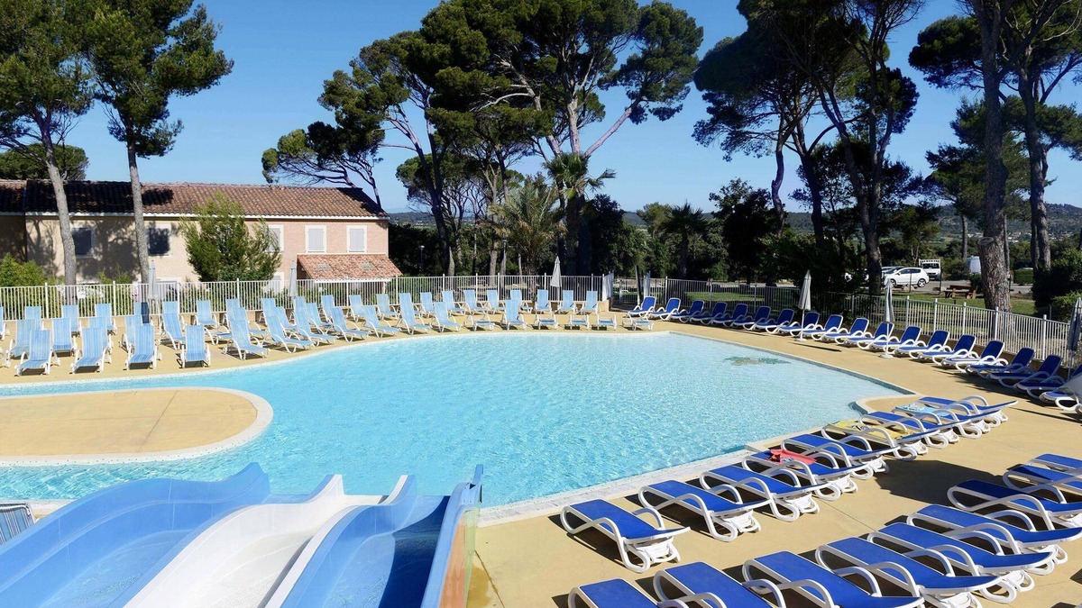 Aubais House | Maisonnette Duplex | Accès Mini-Golf + Piscine