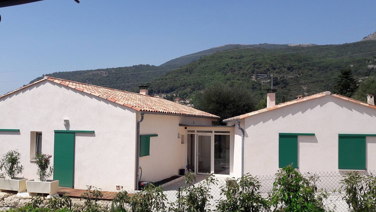Tourrettes-sur-Loup House | MAISONNETTE INDEPENDANTE OF 42M2 NEAR VILLAGE CLASS OF TOURRETTES SUR LOUP